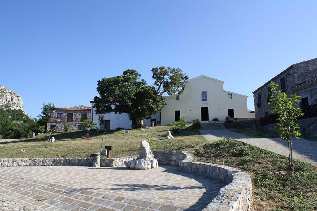 SAN SEVERINO LUCANO_SANTUARIO MADONNA DEL POLLINO_archivio TCI